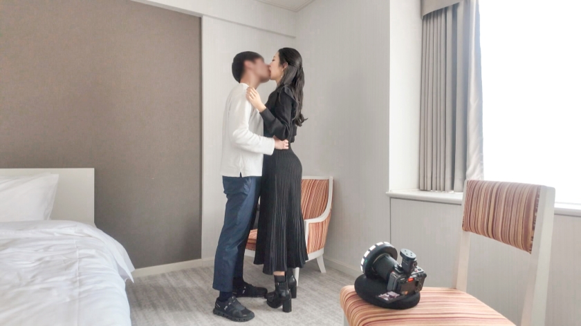 【黒い服に隠された魅惑のボディ】 笑顔と声が可愛い事務職かすみさん(30) 足をあげ自らチ●ポを懇願。ジョボジョボ潮吹きでイキまくり!! 【初撮り】ネットでAV応募→AV体験撮影 2413 画像4