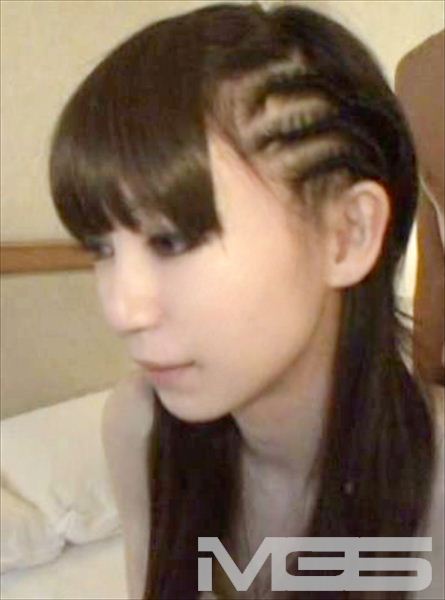 亜紀 23歳 ウェイター