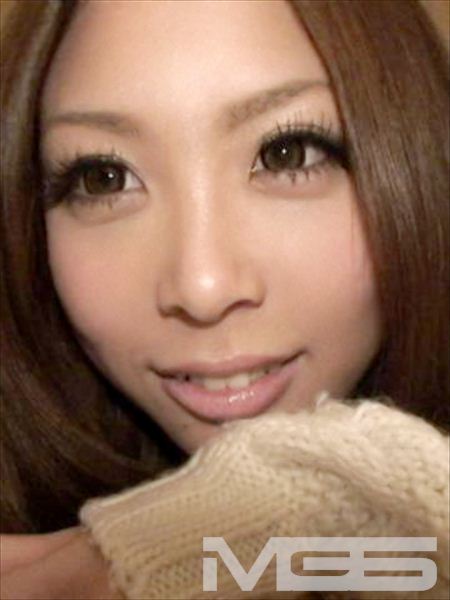 亜矢 20歳 ライブハウススタッフ