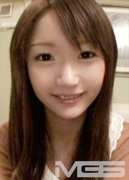 河井ちなみ 20歳 カフェ店員