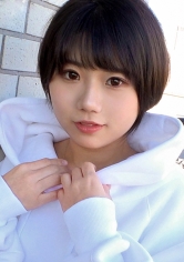 【可愛い顔して意外と変態？】ぶかぶかのパーカーを上に来ただけで、ズボンやスカートは穿かず(パーカーめくればすぐパンティ)という露出狂一歩手前みたいな格好でAV撮影にやってきたツワモノ少女。ネットでAV応募→AV体験撮影1982