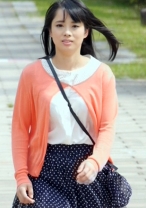 某霞が関の行政府の事務長官の一人娘に編集部員のオナニーを見せつけたら みかげ