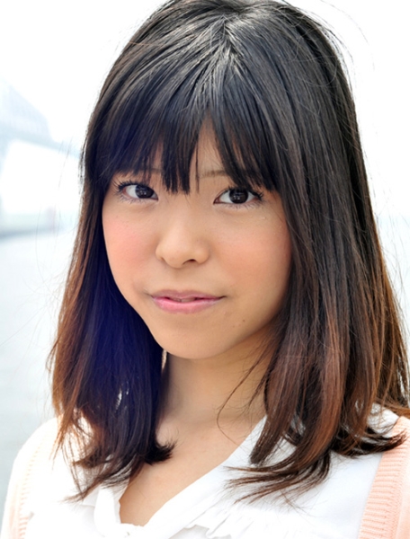 お嬢さまバイトにオナニー見せつけ 真穂