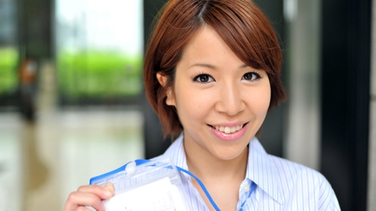 お昼休みの新人OLにオナニー見せつけ くる…