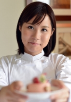 人気パティシエに編集部員のオナニーを見せつけたら…… ちひろ