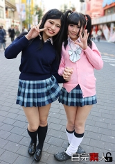 ド変態2人組がオジサンとの4Pで仲良くイきまくる!その2