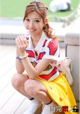 スーパーガリ貧乳美少女とイきまくり中出し3P