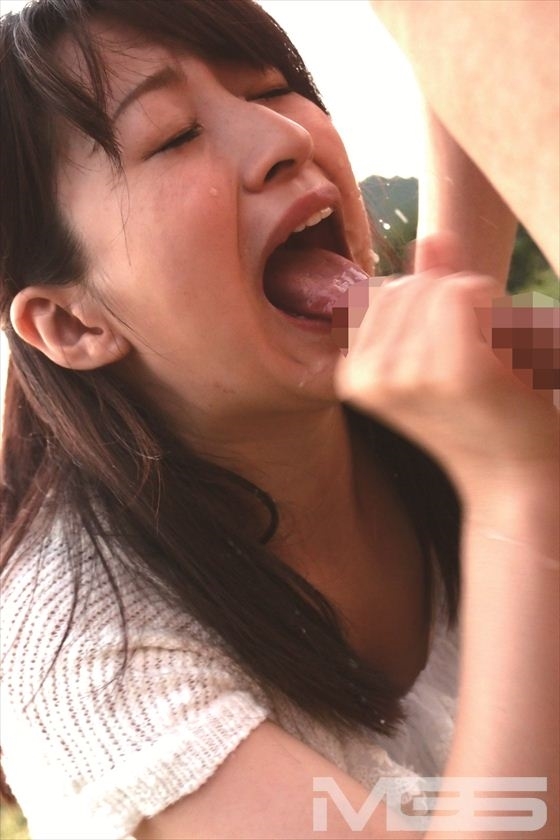 青空ゴックン！！搾りたての精液が飲めるザーメン牧場_9