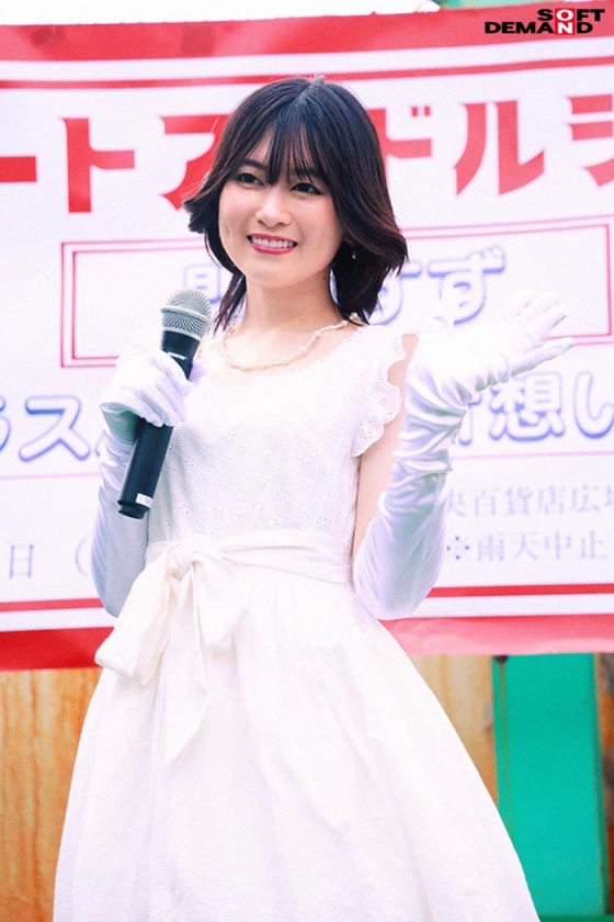 伝説の昭和アイドル おじさんボイトレ講師による喉奥拡張イラマ映像が流出。 門倉すず 画像3