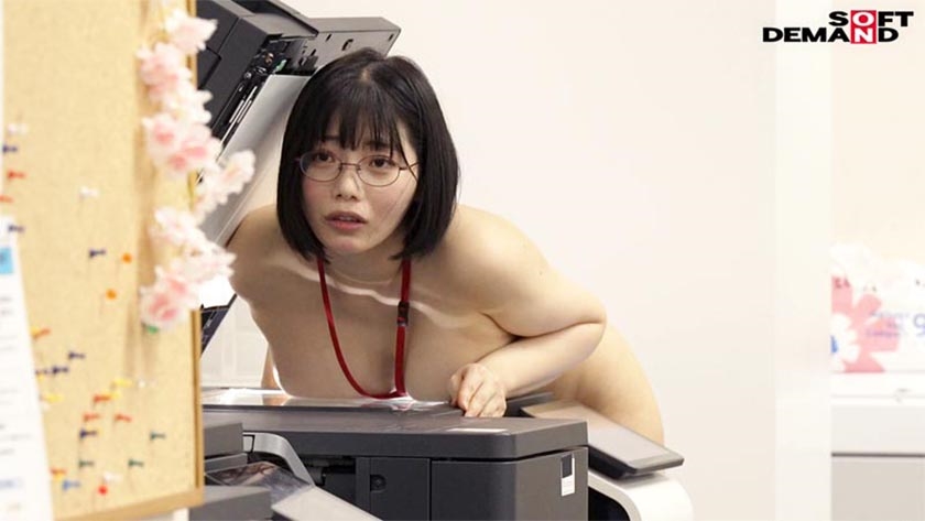 会社で服を着ていないのは一人だけ！ハダカの尊さを身をもって学ぶ SOD女子社員 全裸業務 タオル一枚男湯入ってみませんか？ミッションテストプレイ編 社内露出&普段一緒に働く同僚(たまに男優さん)からザーメン採取5名報告 阪本一乃 阿久津羽依 平松朝香 三河瑛茉 野田朔弥 画像15