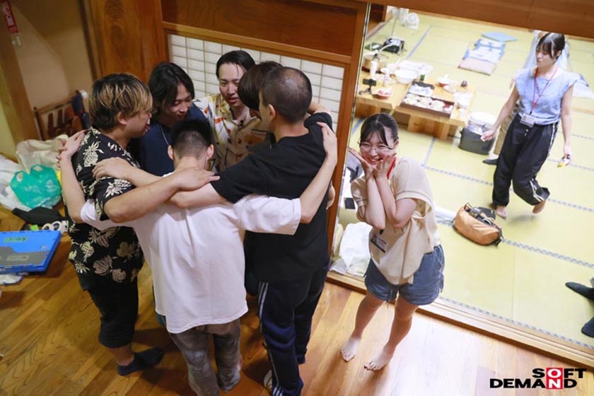 フリーのSOD女子社員と6人のガチ童貞。あの夏、イチバンときめいた筆おろし。 倉持侑未 釜谷明日華 菱沼萌咲 画像2