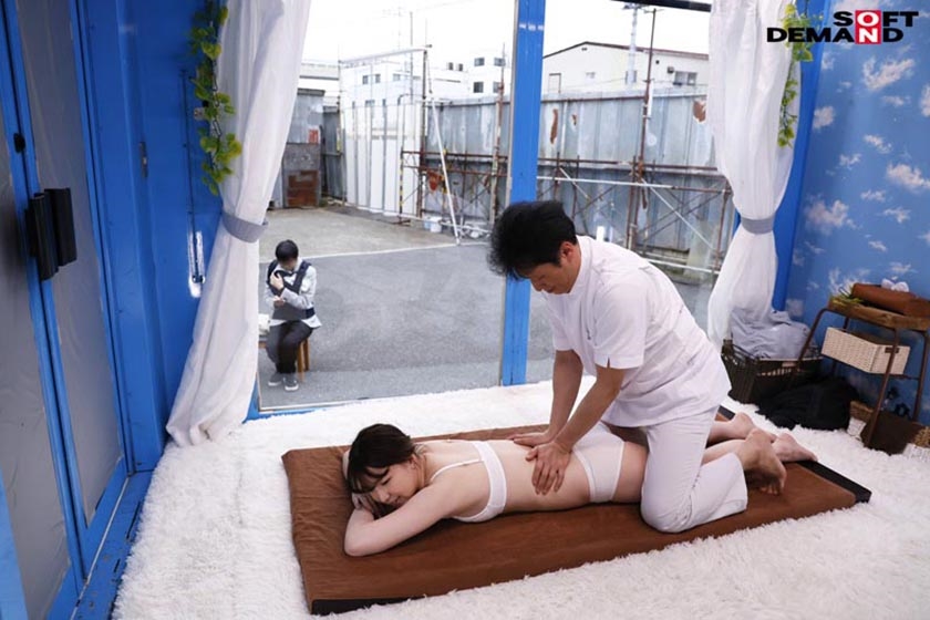 マジックミラー号 出産間もない奥様が産後で戻らなくなった体重を骨盤マッサージで解消！旦那が見ている施術中にうっかりアナルに入ったデカチンですっぽり抜けばケツ穴ぽっかり御開帳！！ 画像10