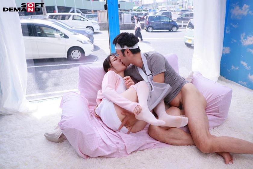 マジックミラー号 看護師限定! 絶倫ち○ぽ診察してくれませんか? デカチン勃起が収まらず困っている男性を奉仕の精神で昇天に導く白衣の天使たち4名収録 画像12