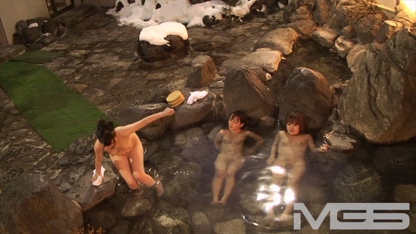 女性に人気No.1の温泉を丸ごと盗撮 女湯を空から覗いて見よう_9