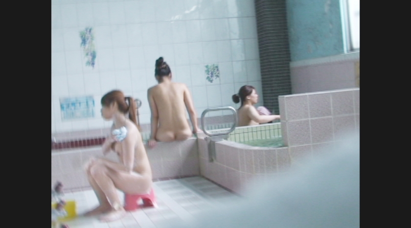 『女監督』だから出来た 超近距離！銭湯の女風呂盗撮！！_7