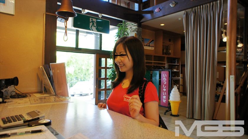 地方出身で都内の大学に通う激うぶ女子大生お嬢さんが超エッチなお仕事だらけの温泉旅館で生まれてはじめてのアルバイト。_4