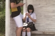 田舎のバス停にいる純な美少女に、ぱつんぱつんパンツのモッコリチ○コを見せつけたら、実はHに興味津々でこっそりチ○コをさわってきた!サンプル画像8