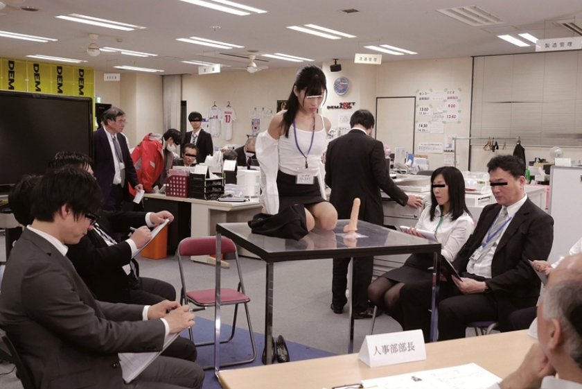 全裸でディルドにまたがり自己PR SOD公開羞恥圧迫面接 新卒入社志望の就活女子が業務中の社内ド真ん中で初脱ぎ！オナニー！失禁！_6