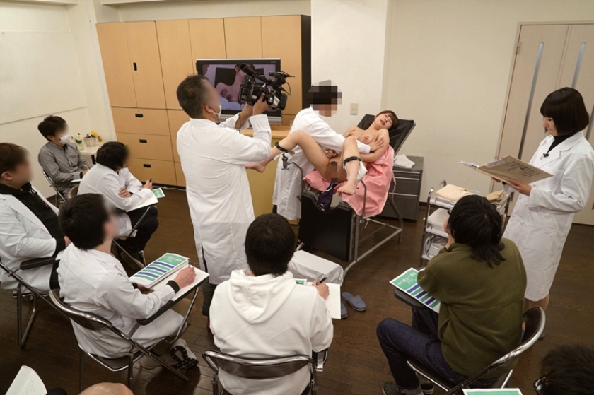 エッチな高額アルバイト募集にやってきた素人娘 ～医療専門学校の授業の教材モデル編～ 受講生の目の前で足を拘束されM字開脚に！パックリ開いたま○この隅々まで観察され身体中を触られるとSEXまで受け入れてしまうのか！？_0