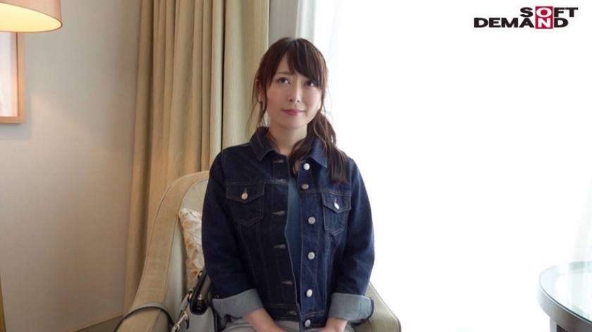 どこか儚げな顔で微笑んでいるけれど、本当は誰よりもスケベなんだろう？ 桜井萌 29歳 AV DEBUT_0