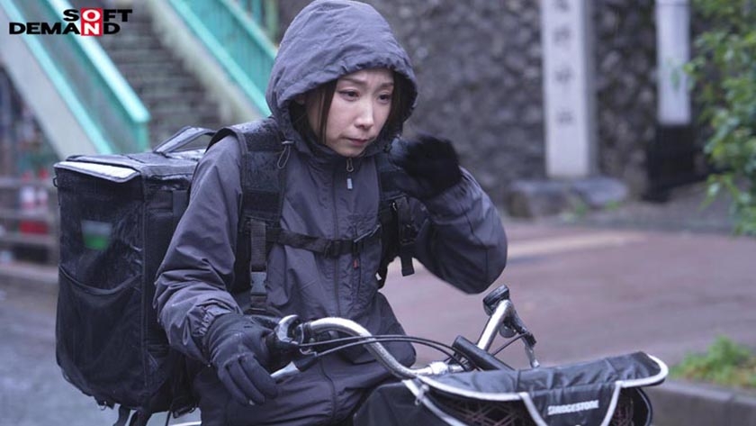 SNS総フォロワー9万人 人妻女性タクシードライバー 春木蘭子 45歳 AVDEBUT「丁寧な接客を心掛けていますが乱暴な不倫SEXが大好きです」 画像3