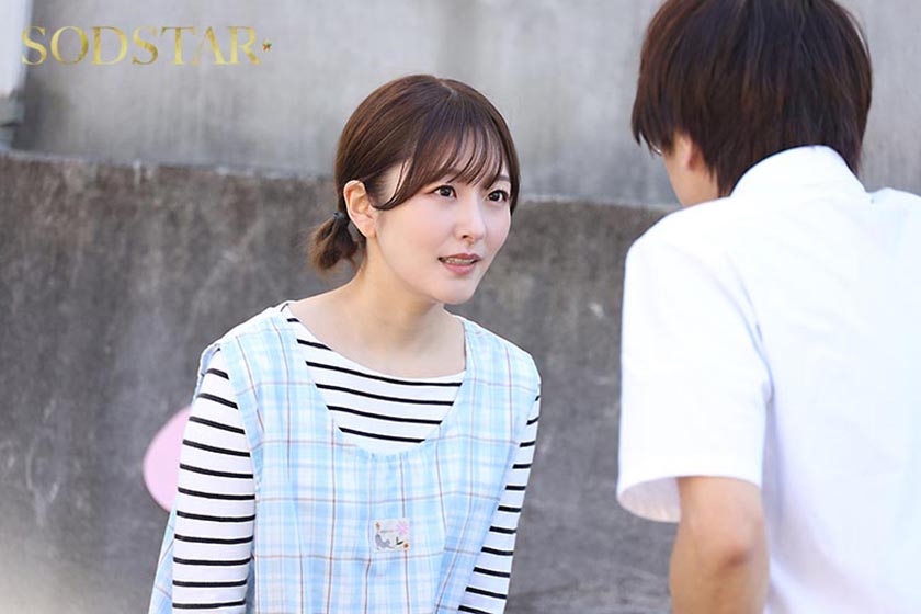 息子が通う保育園の美人保育士と妻子が実家に帰省中に自宅密会をして1週間ヤリまくった自宅密会で絶倫不倫セックス 青空ひかり 画像1