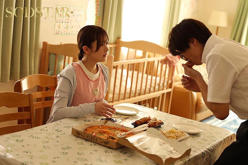 息子が通う保育園の美人保育士と妻子が実家に帰省中に自宅密会をして1週間ヤリまくった自宅密会で絶倫不倫セックス 青空ひかり 画像2