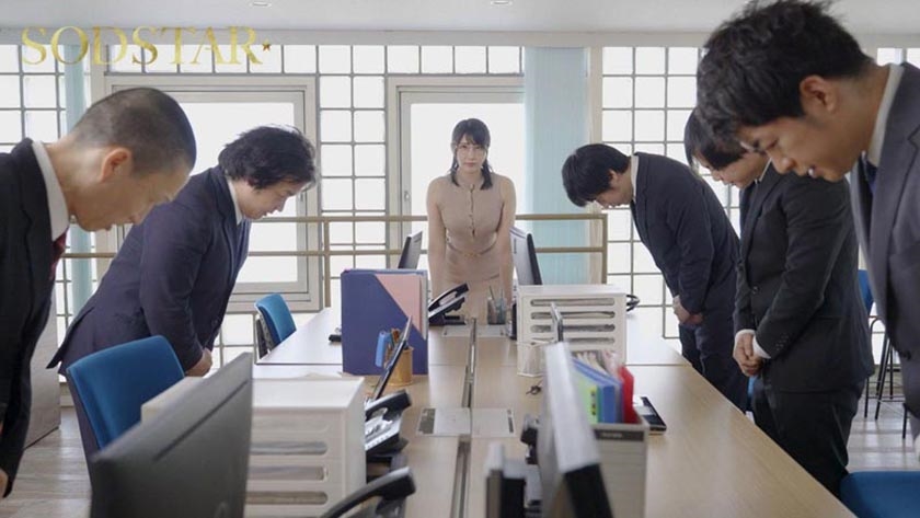クールな外見で常にしごできオーラを放っている夏目部長 いざ下についてみるとポンコツ判明 仕事はぜんぶボクに丸投げだけど 残業後は飲みに連れてってくれ自宅で生マンまでさせてくれる とっても優しいクーデレ女上司 夏目響 画像1