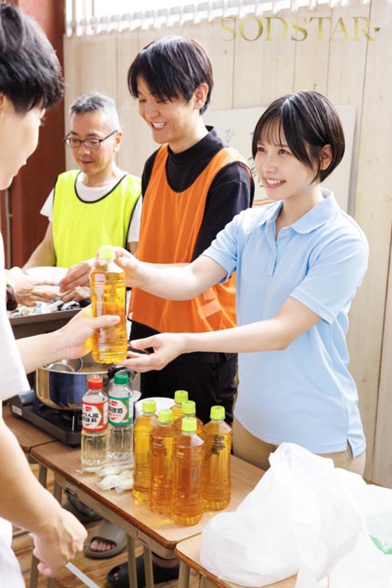 【性処理救助】避難生活で正義感あふれる災害レスキュー隊員が救助の一環として、集団中出しを受け入れるまでの1か月間 柴崎はる 画像1