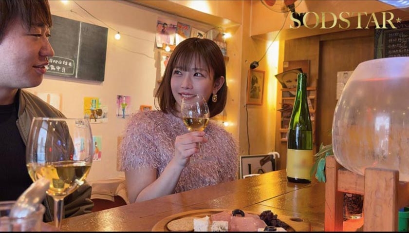 むしゃぶりつきたい身体のイイ女がノーガードで性欲むき出しに・・・よく呑みよく笑う完全OFFな紗倉まなが本能のままにイキまくる生々しいプライベート交尾 画像1