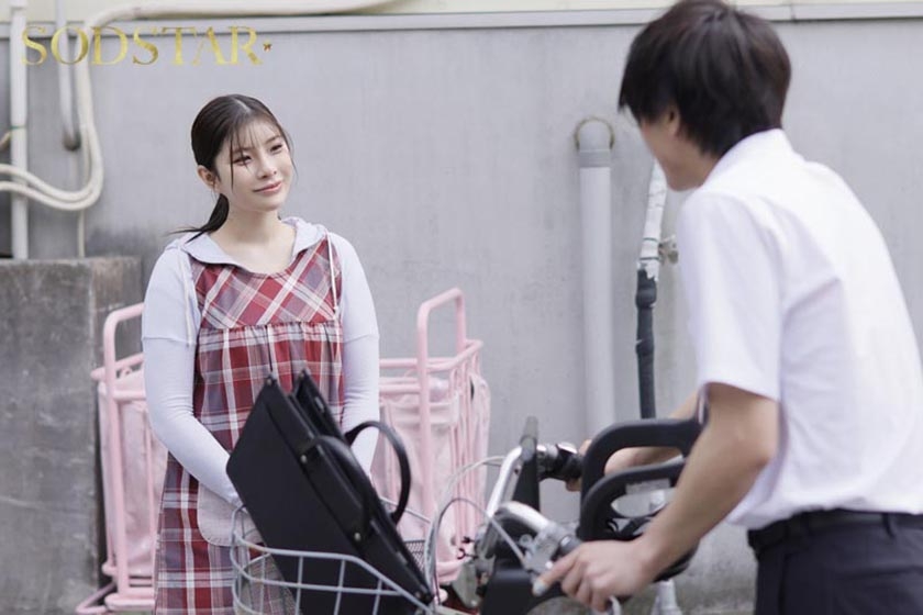 息子が通う保育園の美人保育士と妻子が実家に帰省中に自宅密会をして1週間ヤリまくった絶倫不倫セックス 神木麗 画像1