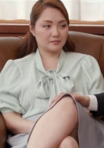 ホテルの経営危機を乗り越える為、アブノーマルな世界に足を踏み入れてしまった女社長。甘美な快楽の沼に嵌りM気質を開花させる変態SEX！