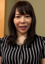 黒髪清楚系の美人セレブ奥さまのAV出演ドキュメント！美巨乳のエロボディでパイパン！デカ肉棒に貫かれ本能全開中出し性交！