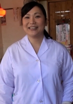 中華料理店の看板奥さんをお店の取材と訪問してそのまま店内で嵌め撮りSEX！豊満ボディに肉を揺らして絶頂イキの中出し交尾！