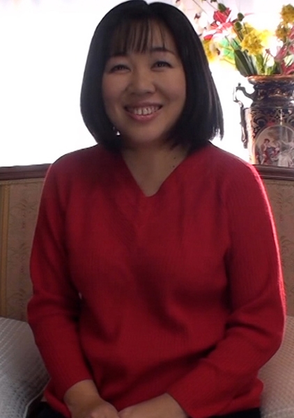 経験人数30人オーバーの52歳美魔女が思い切ってAV出演！好きモノ熟女は垂れ乳を弄られ大股開きの快楽イキまくり！