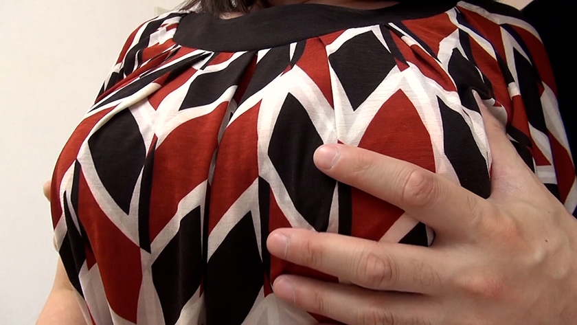 初めて撮られる緊張感が一生に一度の快感を引き出す！爆乳を揺らす五十路熟女がぶっ飛びの破廉恥性交！ 画像1