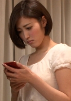 バイト先の店長と堕ちて行く傷心の人妻…