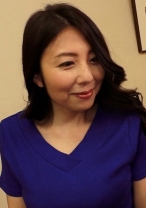 親友の息子との危険な情事!勢いで若い男にもたれかかり…若い年下男性との密着セックスの虜となる熟女!