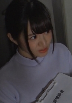 マンションの共有部での喫煙を注意しに隣人の部屋へ…部屋へ連れ込まれやられてしまう人妻!