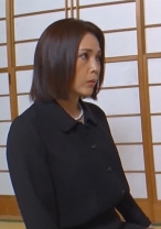 夫の葬儀も終わり一息ついたところで、義理の弟から借金の担保代わりにと、遺影の前で抱かれ背徳SEXに溺れる喪服熟女。