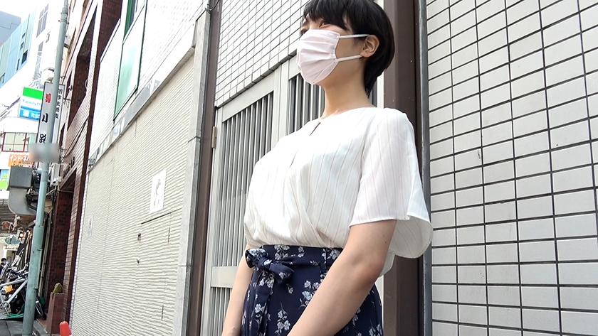 マッチアプリで見つけたショートヘアーの清楚系美女と出会って即ホテルイン！見た目とは裏腹のビッチ娘とパコパコ絶頂中出しSEX！ 画像1