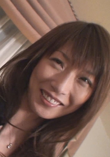 久々のナンパにテンションMAXな結婚8年目の美人妻！『そんなの無理』といいながらも本気で拒んではいないセックスレスな奥様と一期一会の中出しSEX！