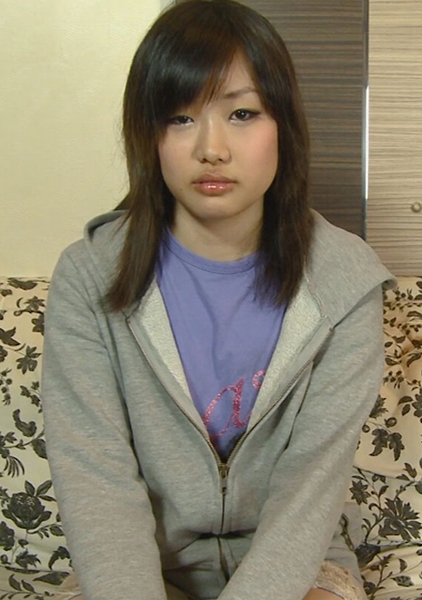 整形は一切してない可愛い純朴娘がテレながらも初めての人前オナニー！ヌレヌレなアソコに滾った肉棒を奥底まで挿入！