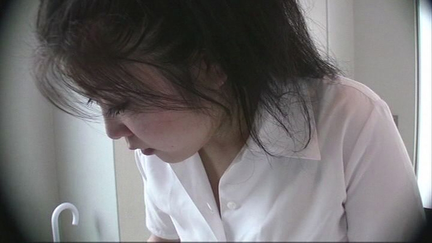 某パンチラ大好き逆さ撮り集団のトロマン映像 画像2