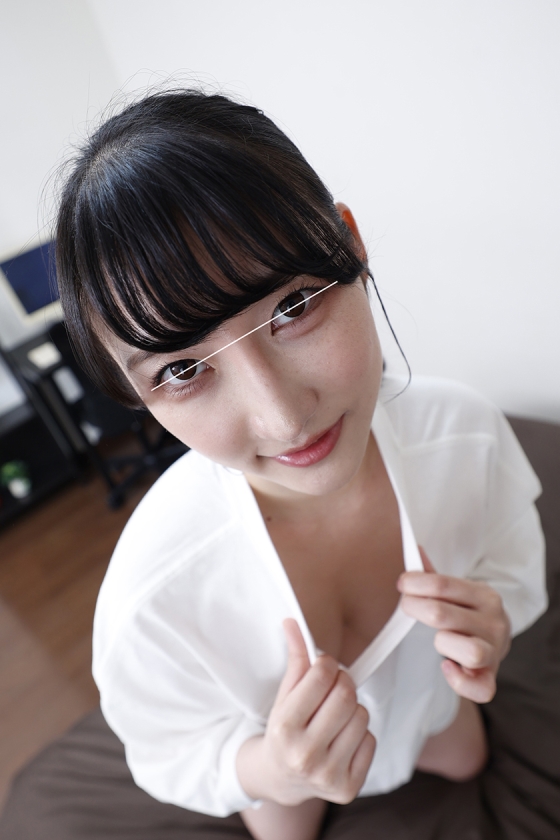お風呂を貸してくれたお礼だよ！ 近所のエロボディ小悪魔お姉さん！ 彼Tシャツ(僕は彼氏じゃないけど)姿でエッチなお返ししてくれた！ 画像3