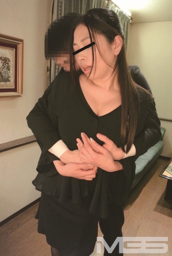 男を我慢していた隣の未亡人は超敏感になって僕の指一本で簡単に堕ちた 画像5