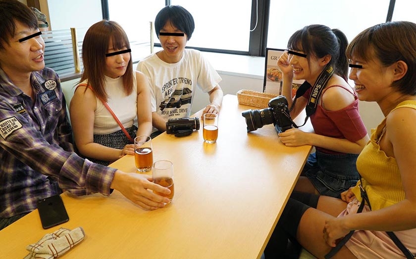 彼女の親友にミニスカパンチラで一撃されて、浮気SEX動画撮ってみた_10