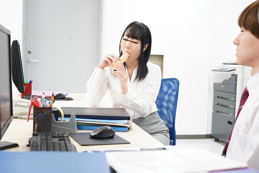 新人女子社員は、社内パパ活するフェラ上手でチ○ポが千切れそうになるぐらい頬を凹まし吸い込むソソるバキューム女子社員_2