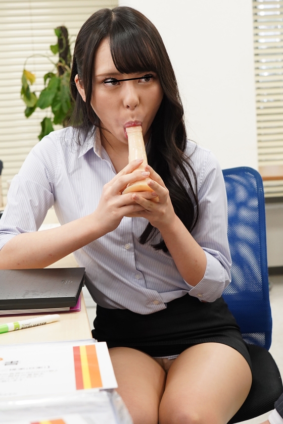 新人女子社員は、社内パパ活するフェラ上手でチ○ポが千切れそうになるぐらい頬を凹まし吸い込むソソるバキューム女子社員_4