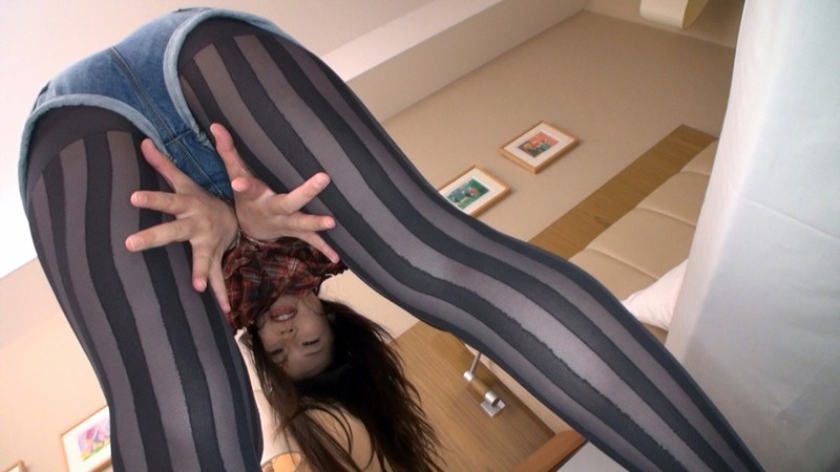 パンストフェチプレイでS級美形ギャルの自慢の美脚にぶっかける！_12